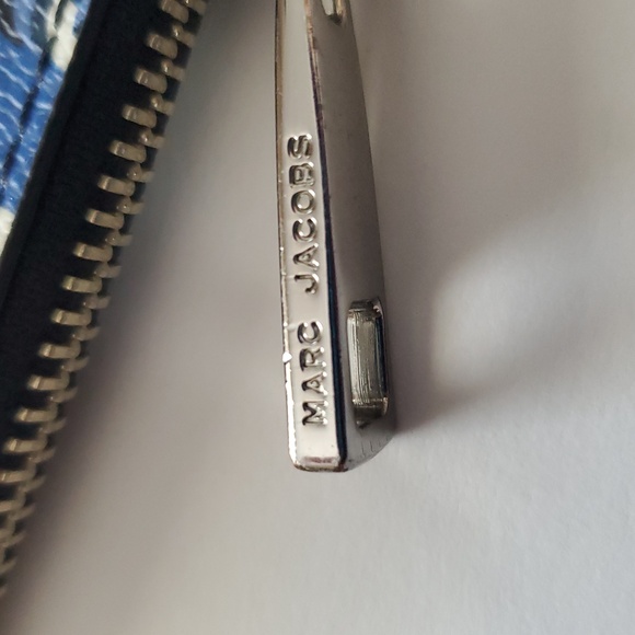 Marc Jacobs Blue and White Patterned Keychain Wallet - Picture 5 of 6